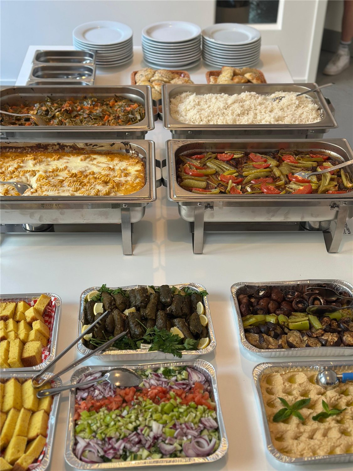 Buffet mit warmen Speisen und Vorspeisen für Mathplan